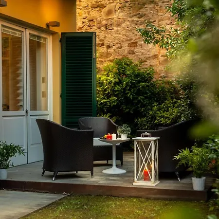 Apartment Casa Patricia, A Homey Luxury Modern & Quiet With Parking & Garden Within The Walls Lucca