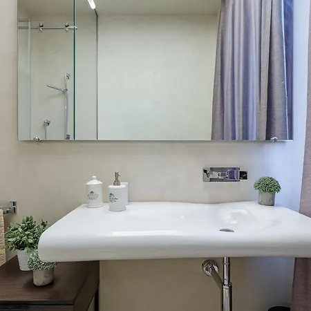 Apartment Casa Patricia, A Homey Luxury Modern & Quiet With Parking & Garden Within The Walls